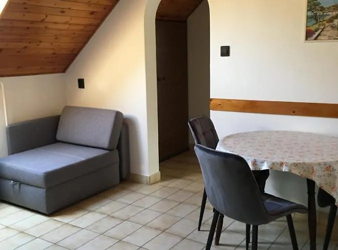 Ferenc Vendeghaz Πανσιόν