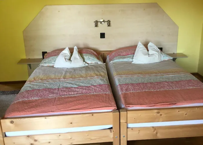 Ferenc Vendeghaz Πανσιόν